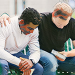 Brief, In-Person Prayer Intervention Cuts Pain, Anxiety   